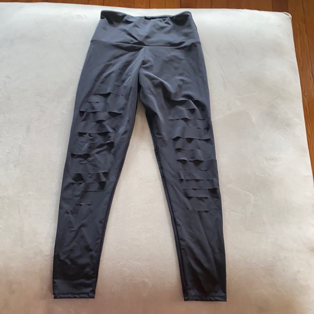 Onzie Cropped Shredded Legging